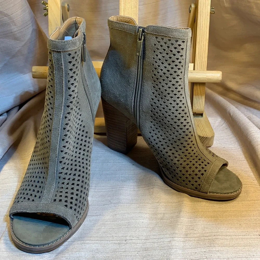NWT Lucky Brand leather peep toe ankle booties